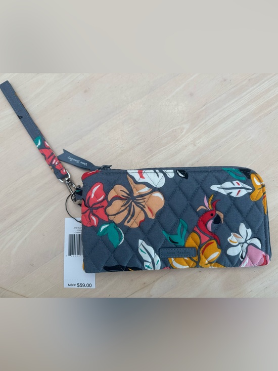 Vera Bradley Handbags - NWT Vera Bradley Tech Wristlet in Coastal Paradise